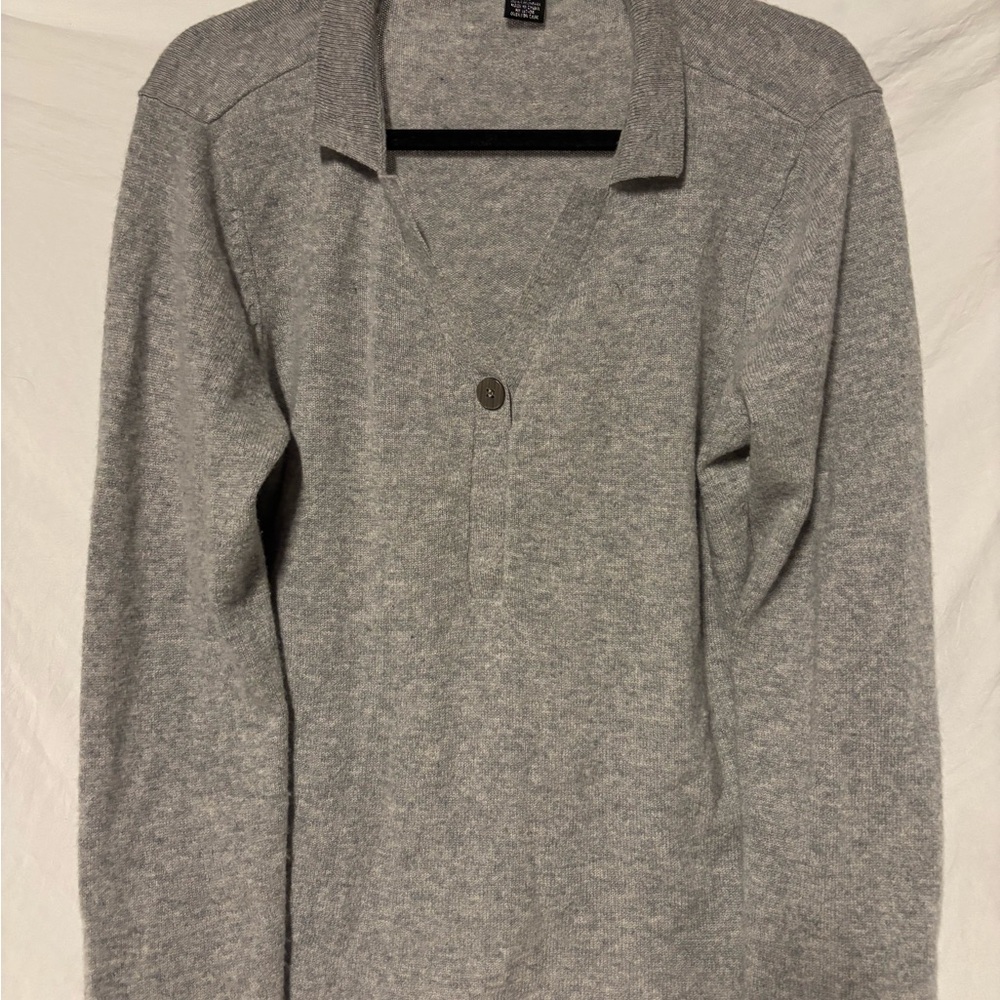Peck & Peck Luxury Cashmere Light Gray V-Neck Sweater with Collar